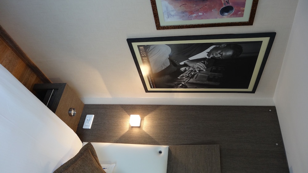 Jazz Hotel 18/70