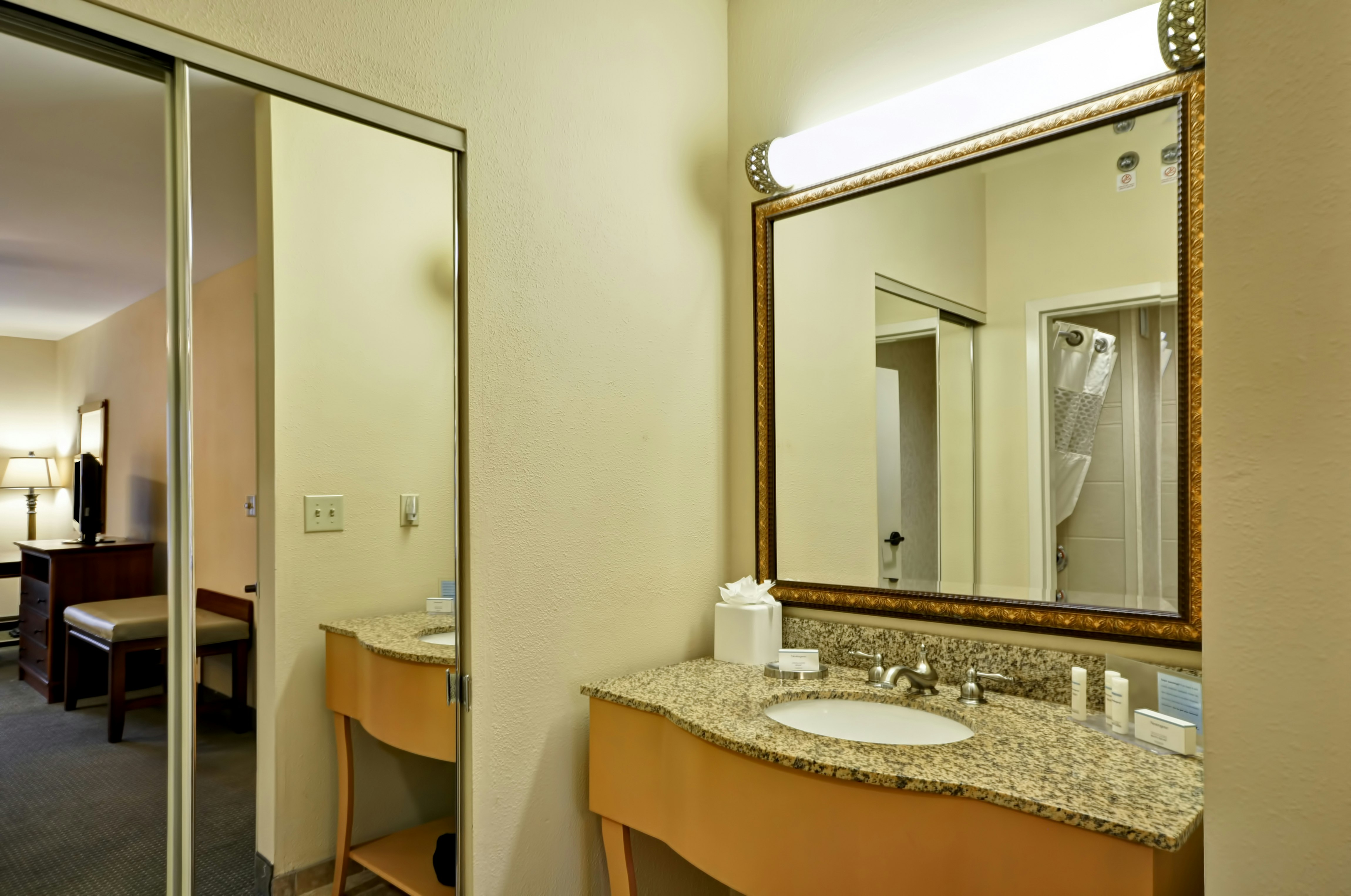 Hampton Inn Suites Charleston 47/48