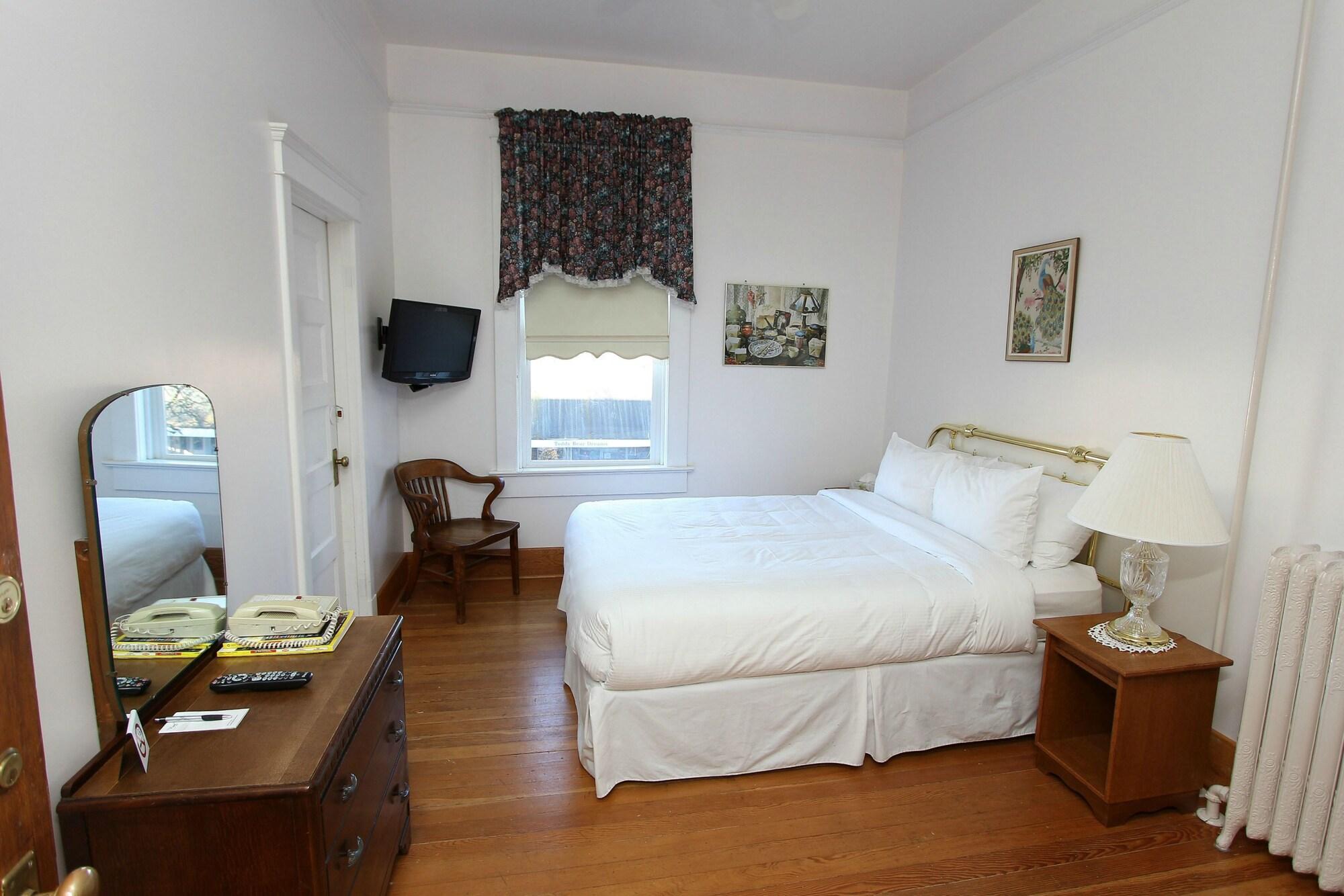 Royal Hotel 14/50