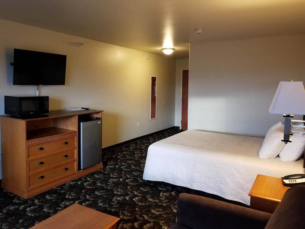 Grand View Inn And Suites 11/65