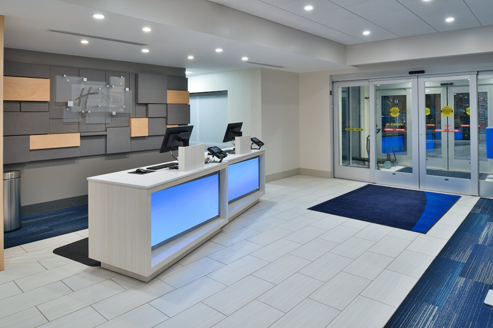HOLIDAY INN EXPRESS ORLANDO SOUTH PARK 13/61