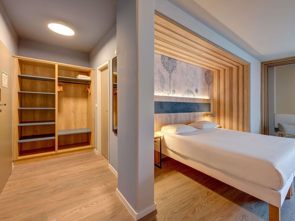 جناح عائلي بسرير مزدوج مع أريكة، ibis Styles Regensburg 5/10
