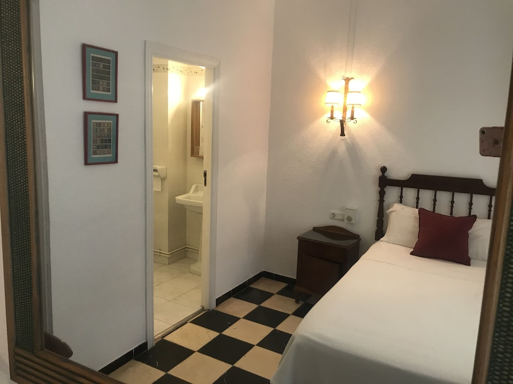 HOSTAL CAS BOMBU 25/56