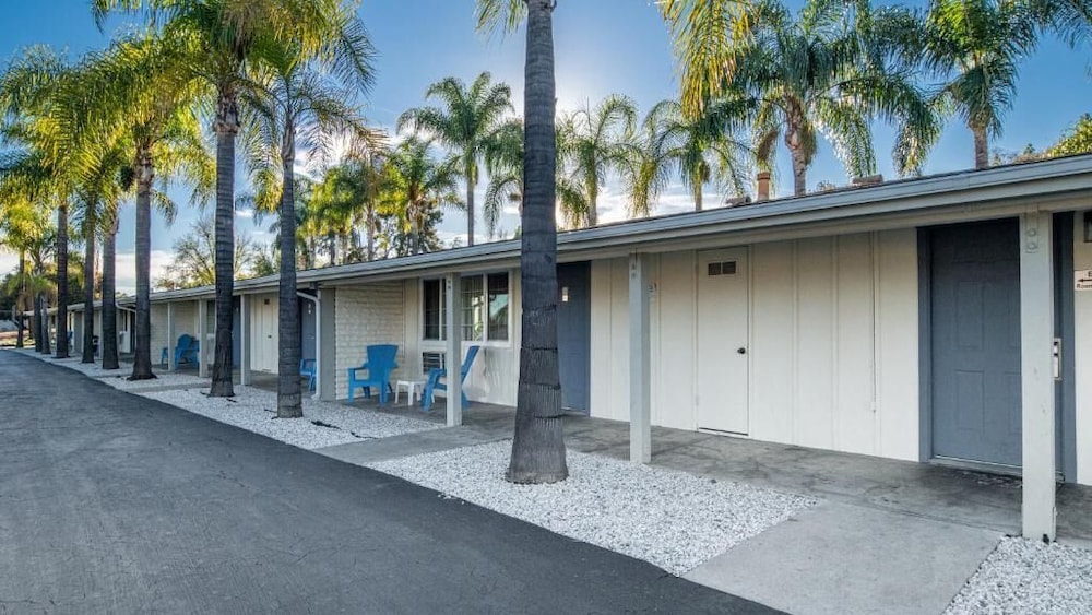 Fallbrook Country Inn 50/65