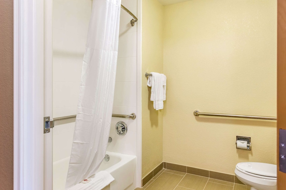 Comfort Inn DeKalb - University Area 6/26