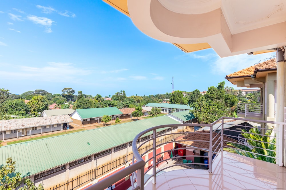 Entebbe Travelle'rs Inn 6/50