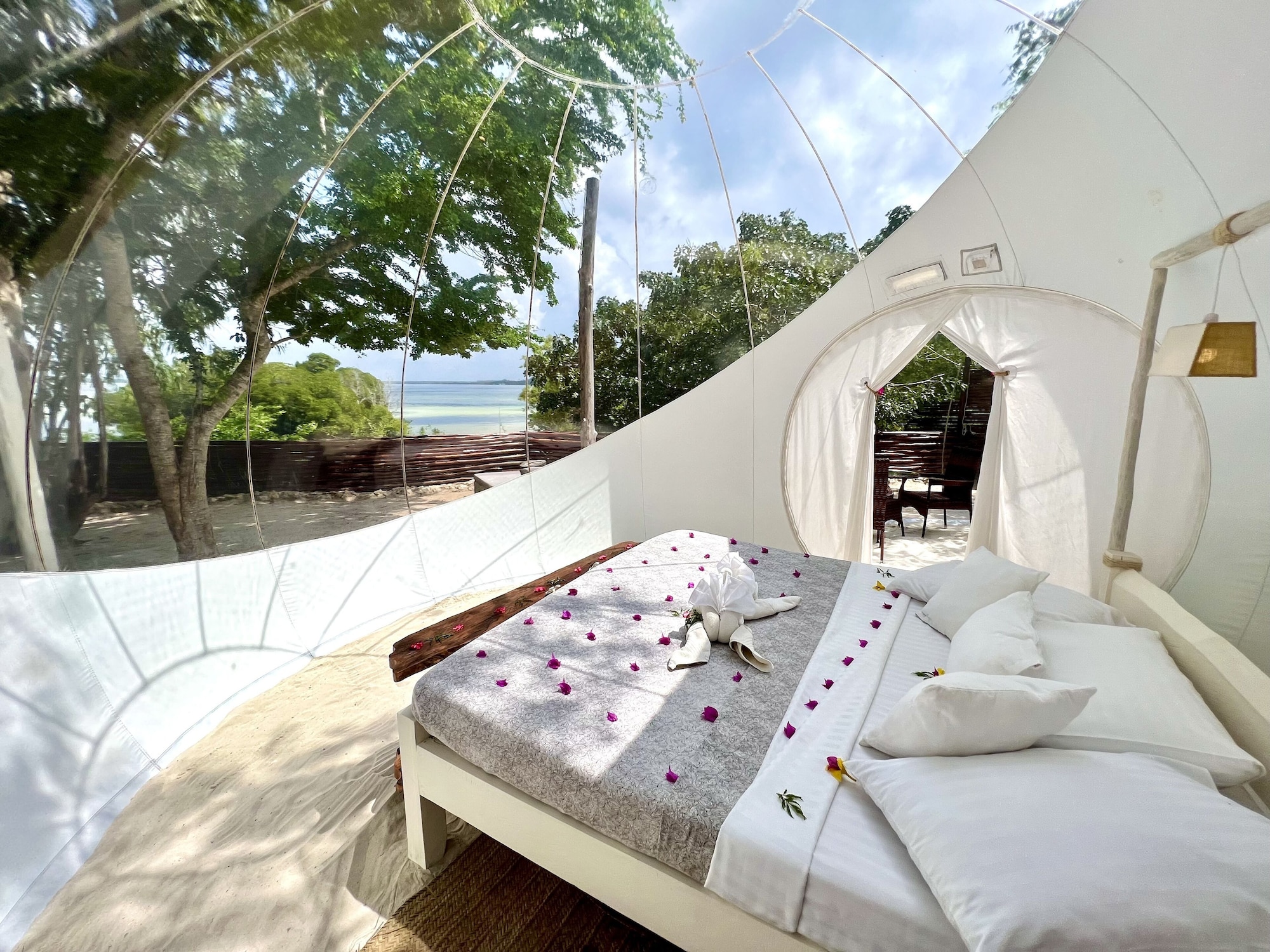 Panoramic, Tent, King Bed, Lagoon View