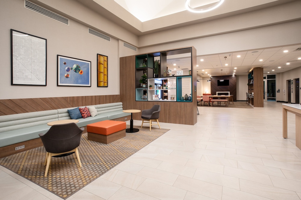 Holiday Inn Glendale - Stadium & Ent Dist 51/77