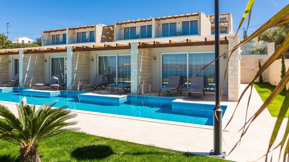 Sun & Sea Plus Resort 4/50