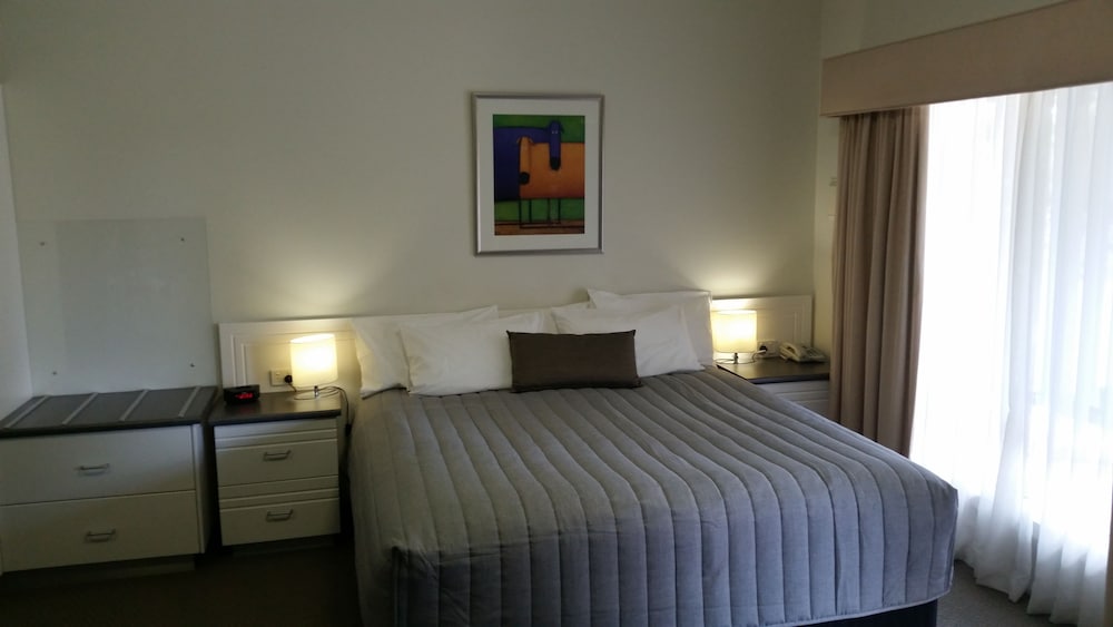 Studio, King Bed