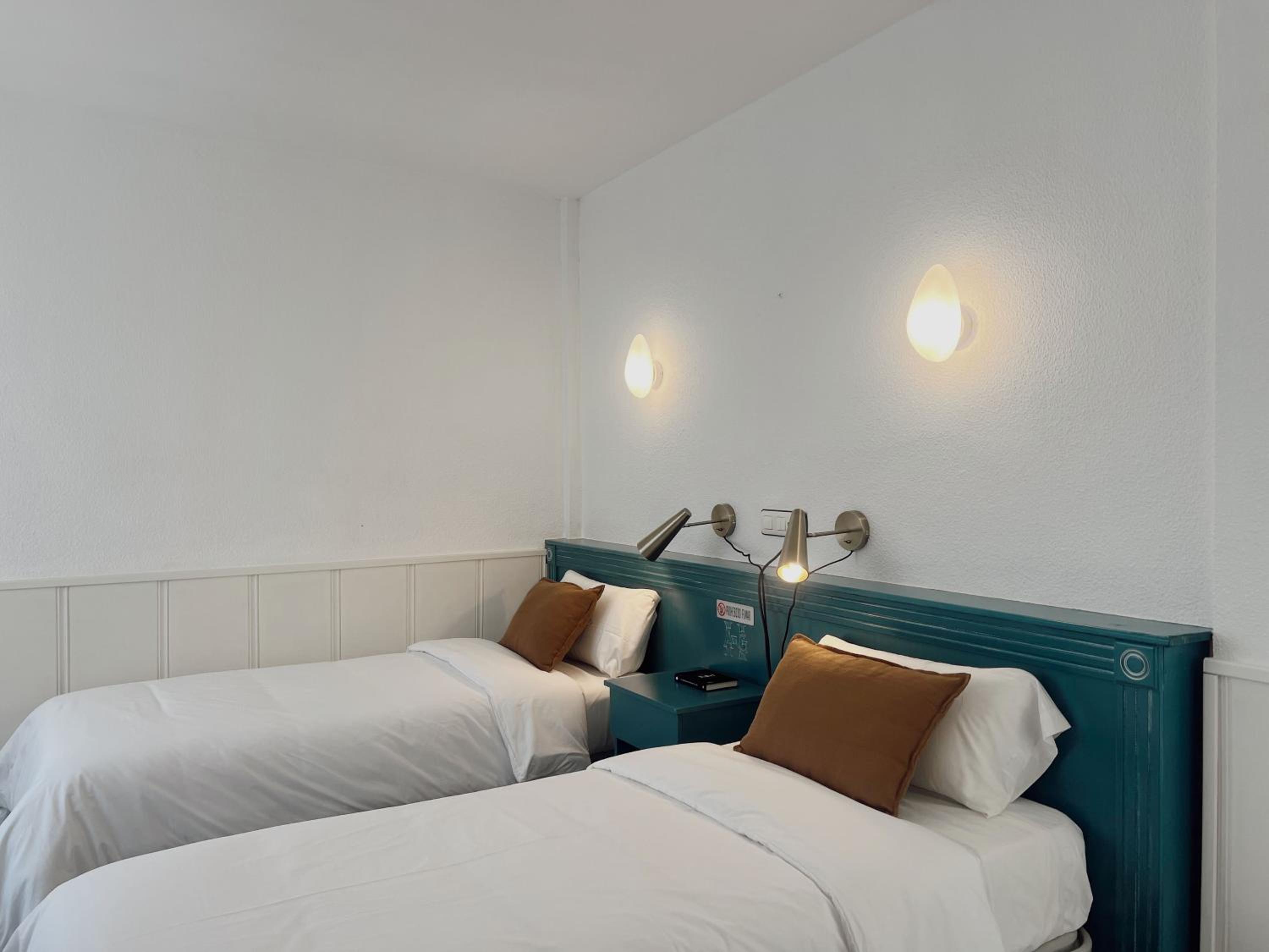 Room, Triple