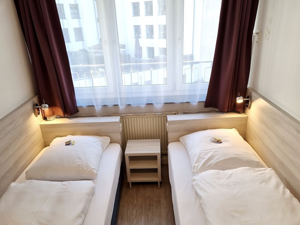 Adler Hotel Frankfurt 10/50