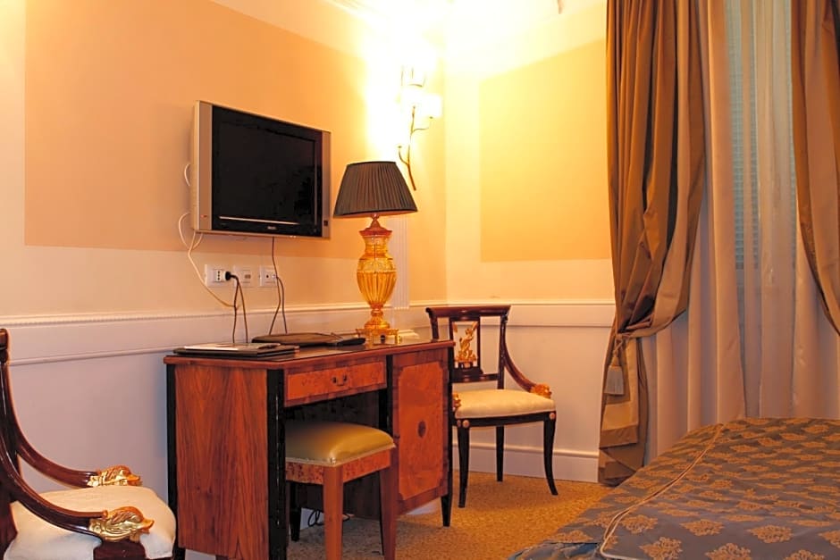 غرفة قياسية رباعية، Boutique Hotel Trevi 2/2