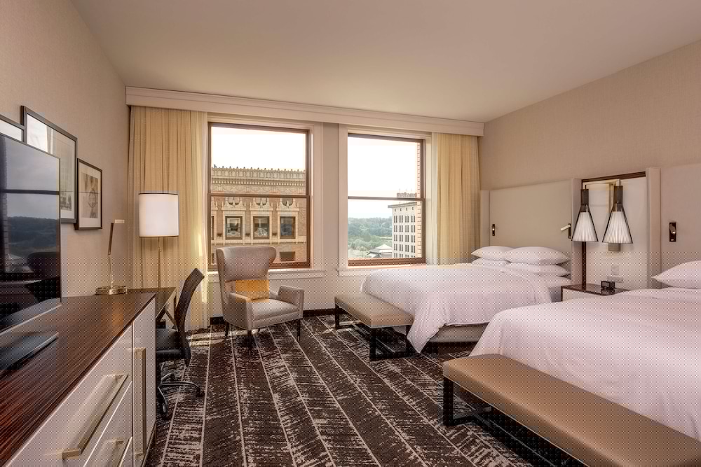 DoubleTree by Hilton Youngstown Downtown 8/46