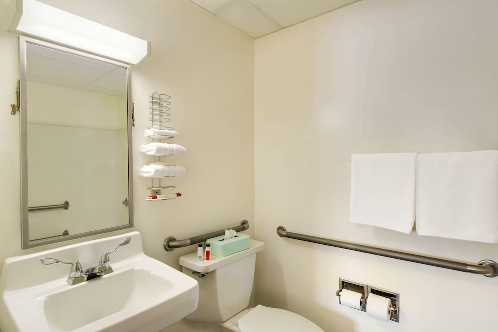 Travelodge by Wyndham Niagara Falls 14/32