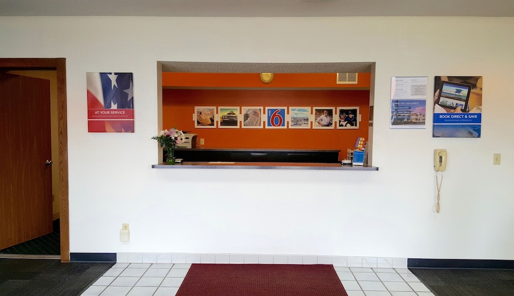 Motel6 Saukville, WI 8/54