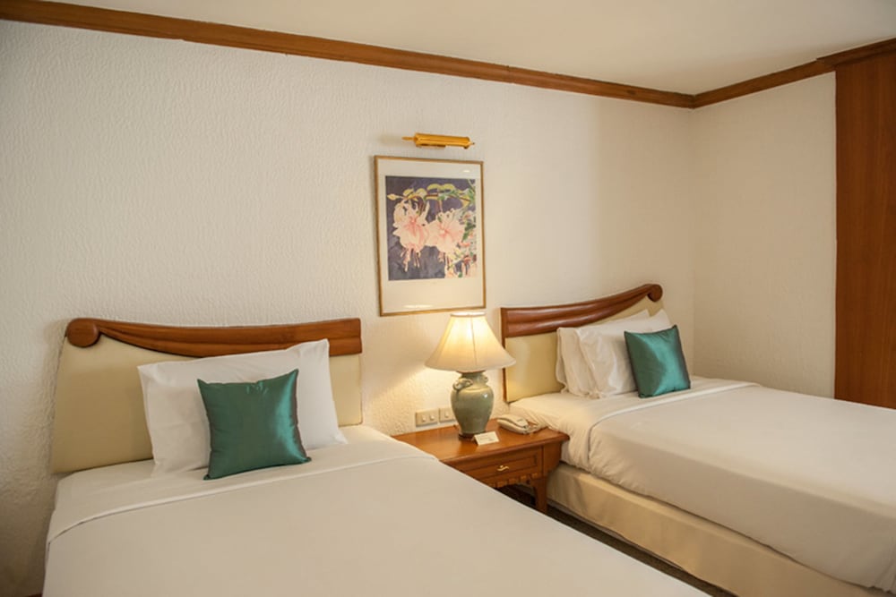 DELUXE, TWIN BEDS