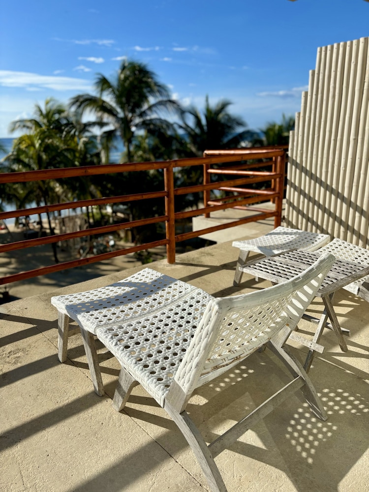 Noah Beach Hotel and Suites 47/55