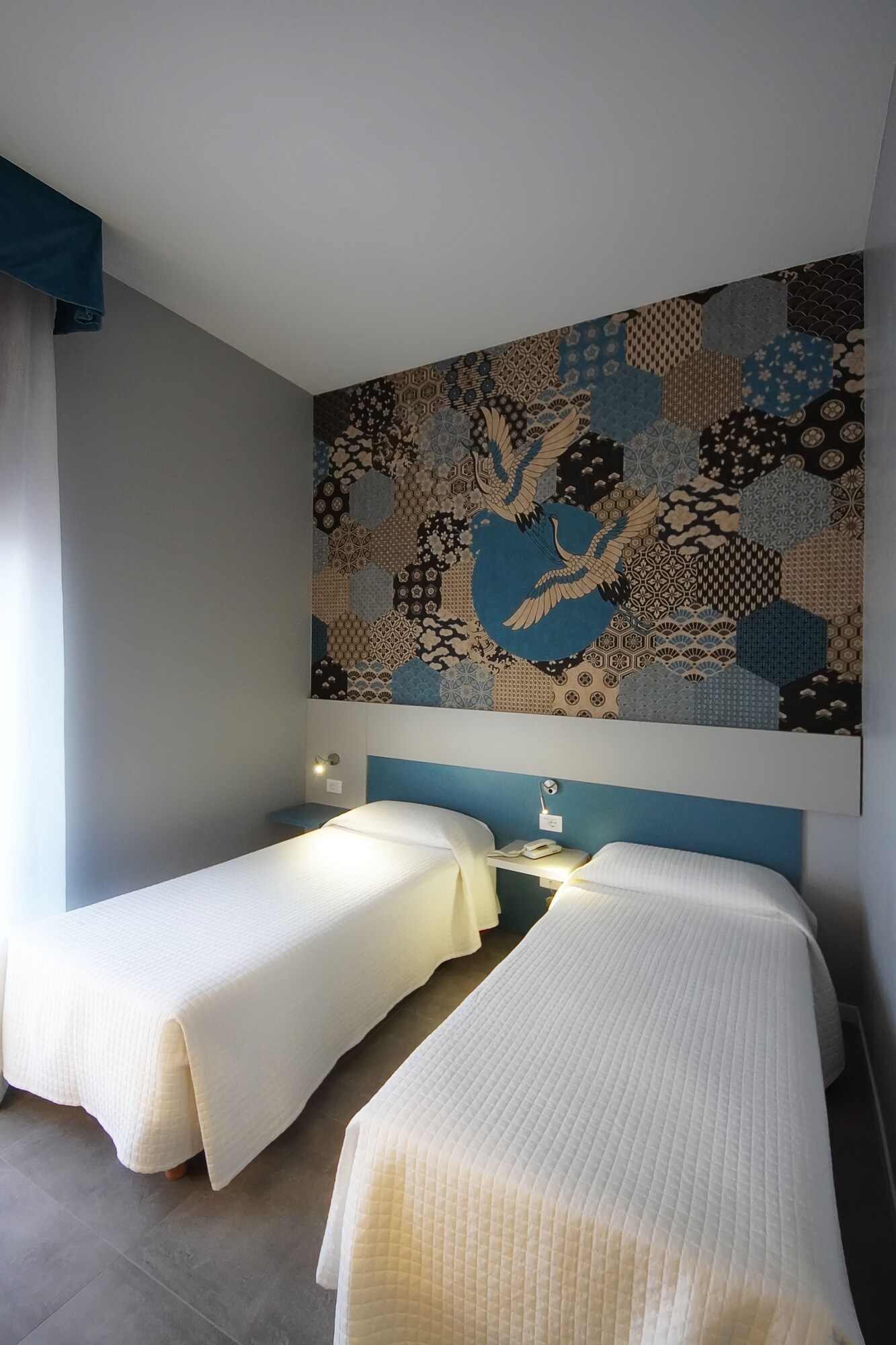 ROOM, TWIN BEDS