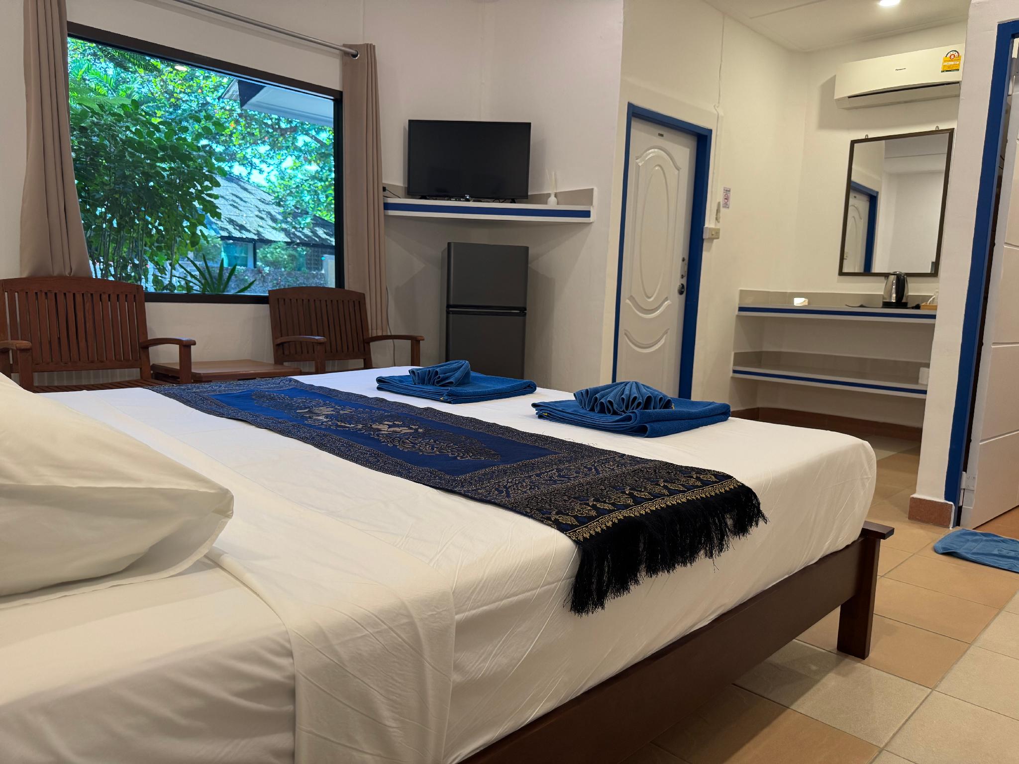 Pool, Bungalow, King Bed