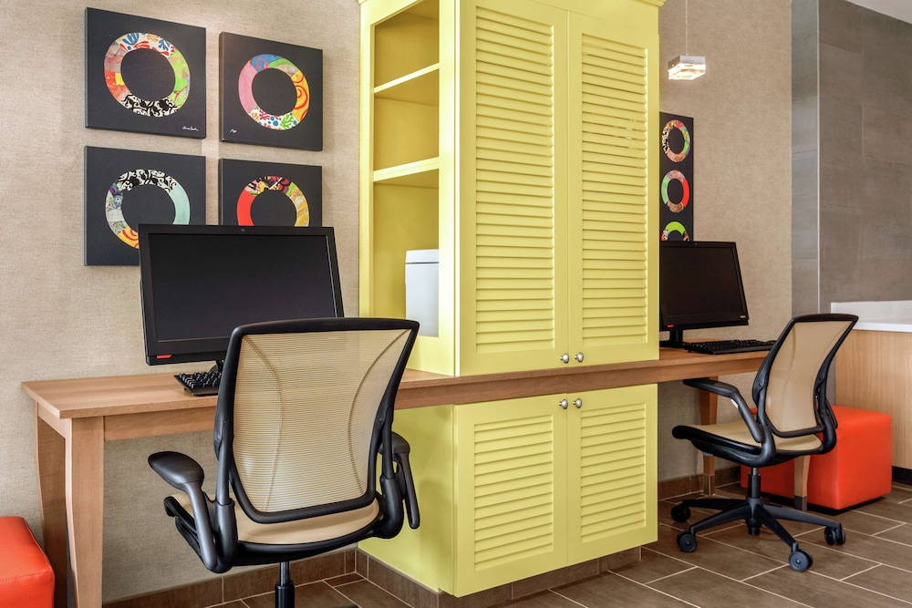 Home2 Suites By Hilton Sarasota Bradenton Airport 36/37