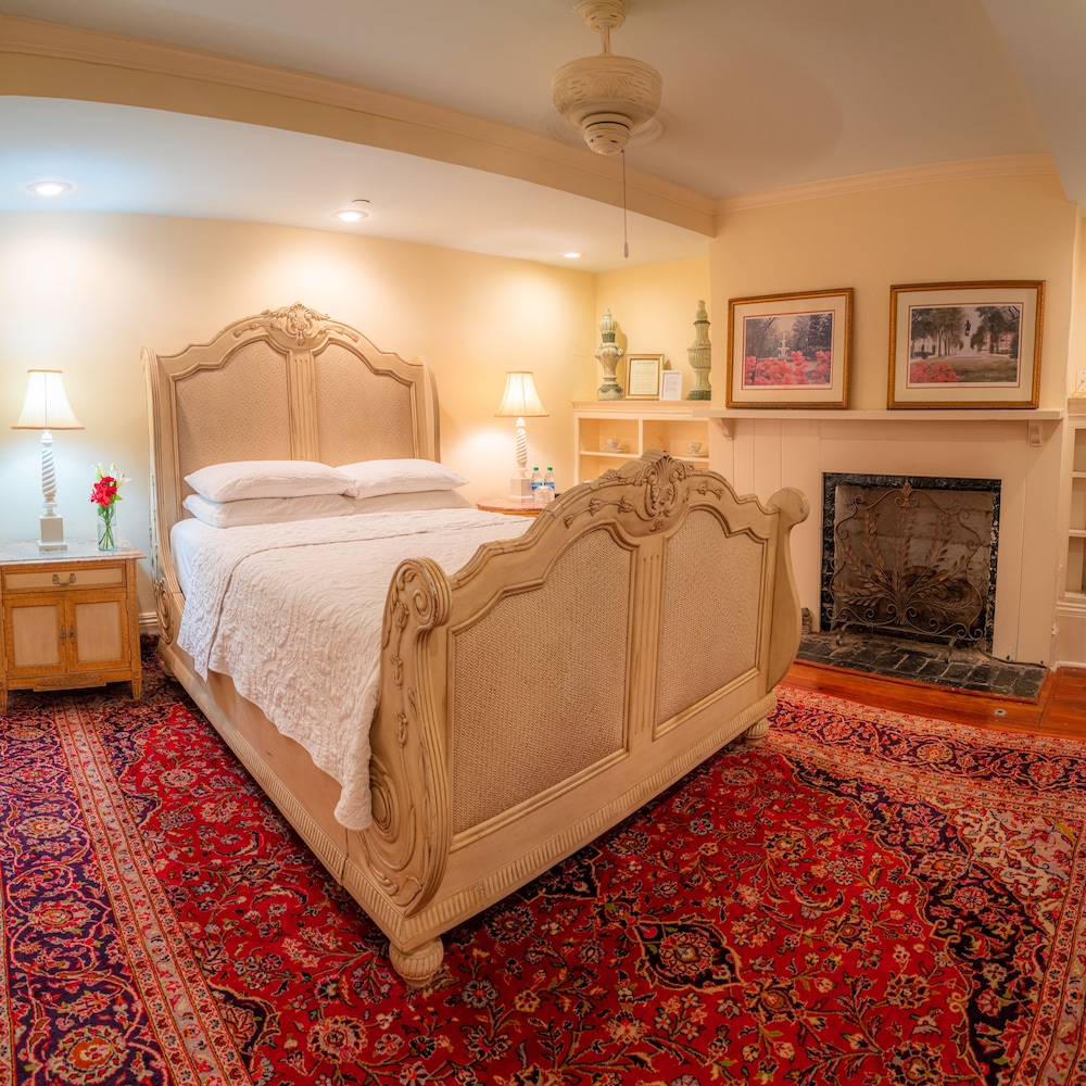 Justine Inn Savannah 13/62