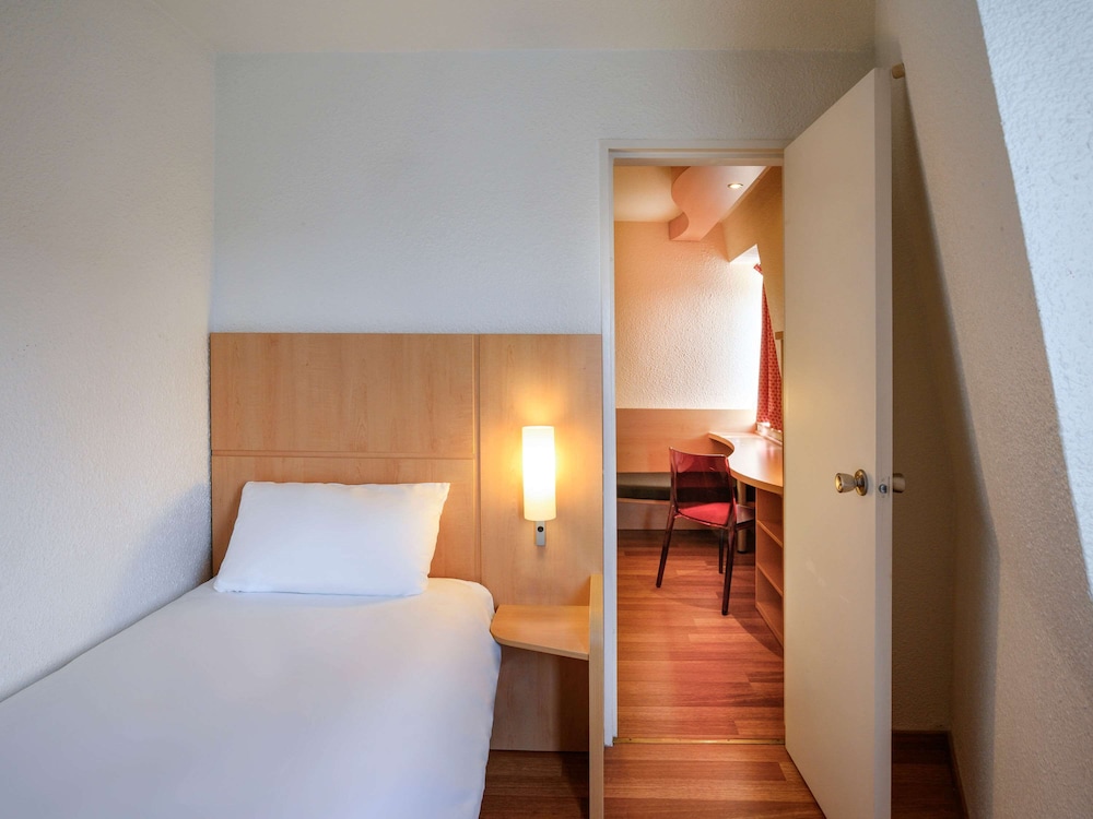 B&B HOTEL Le Mans Centre Cathedrale 12/50