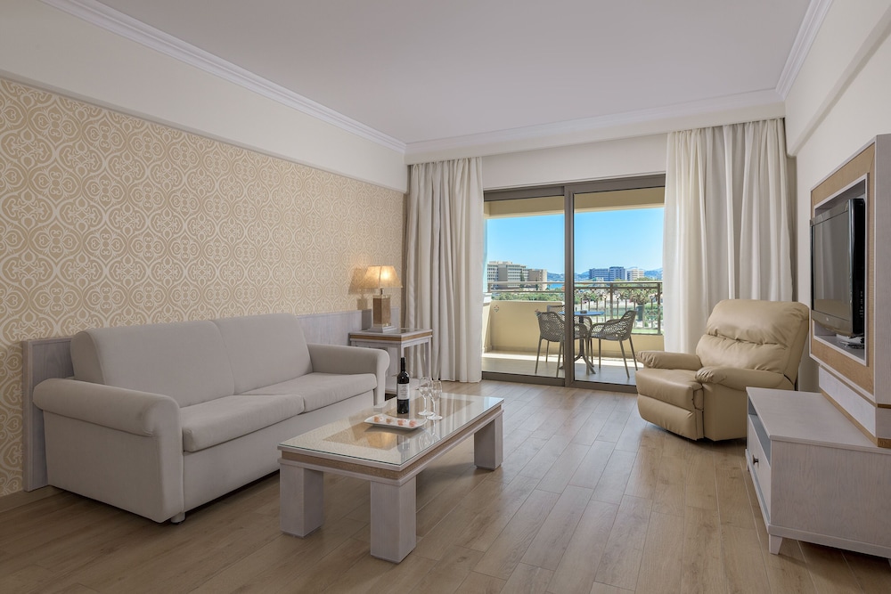 La Marquise Luxury Resort Complex 44/71