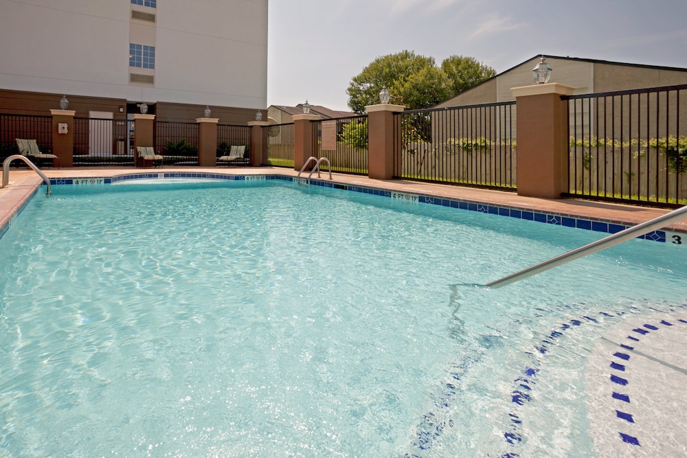 Candlewood Suites Victoria 1/66