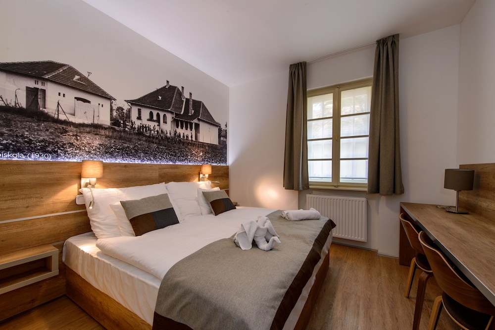 SUPERIOR, KING BED