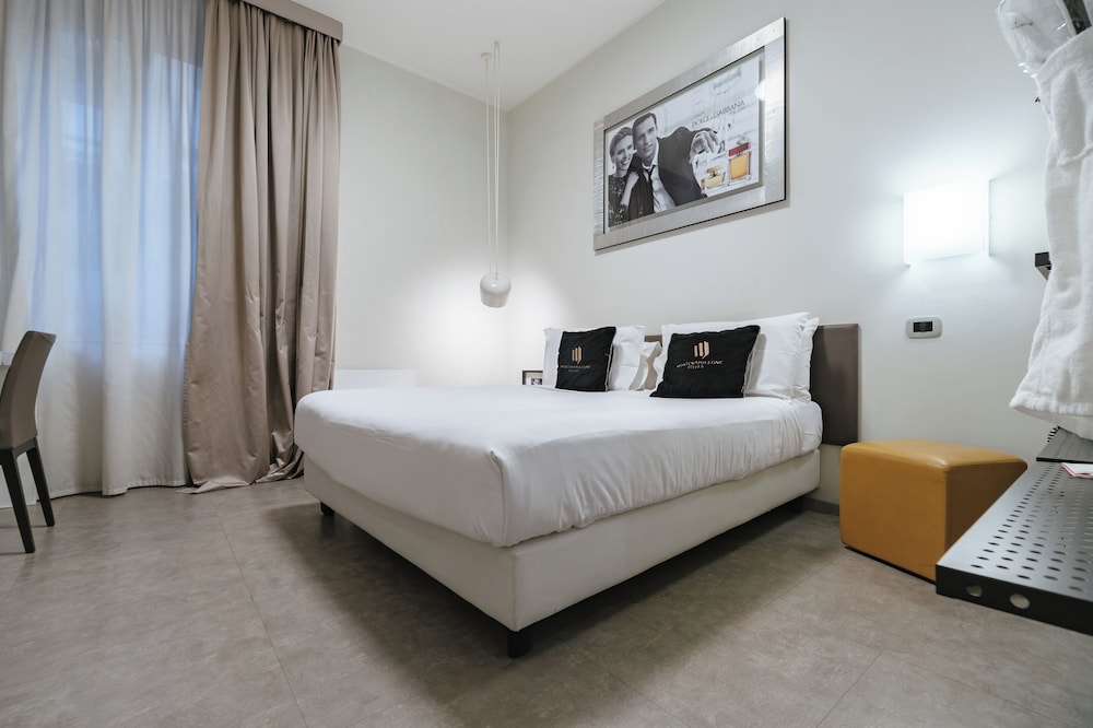 ROOM, DOUBLE BED