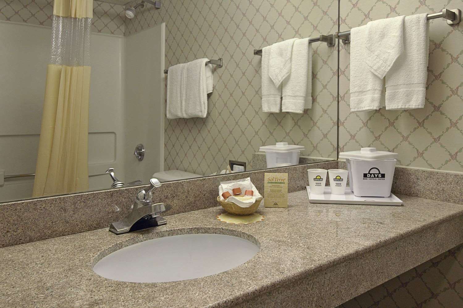 Days Inn by Wyndham Newport News City Center Oyster Point 20/22
