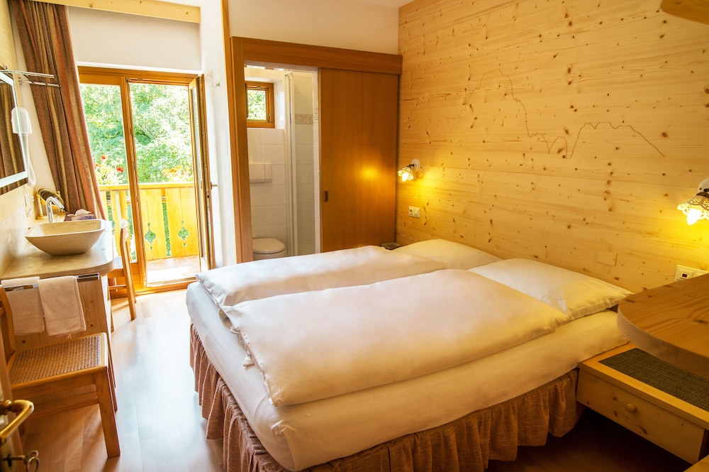 Room, Double Bed