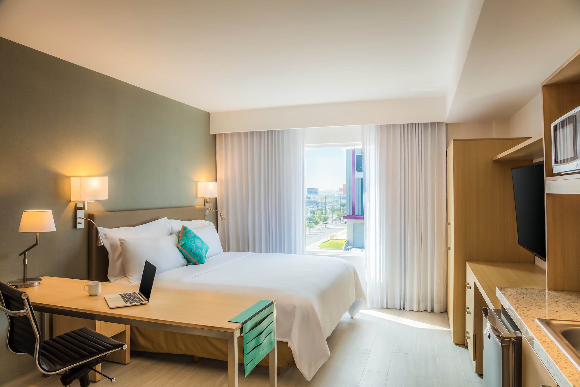 لوفت بسرير كينج، Fiesta Inn Monterrey La Fe 2/3