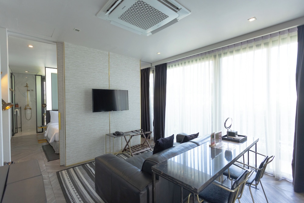 Ir-On Hotel 43/50