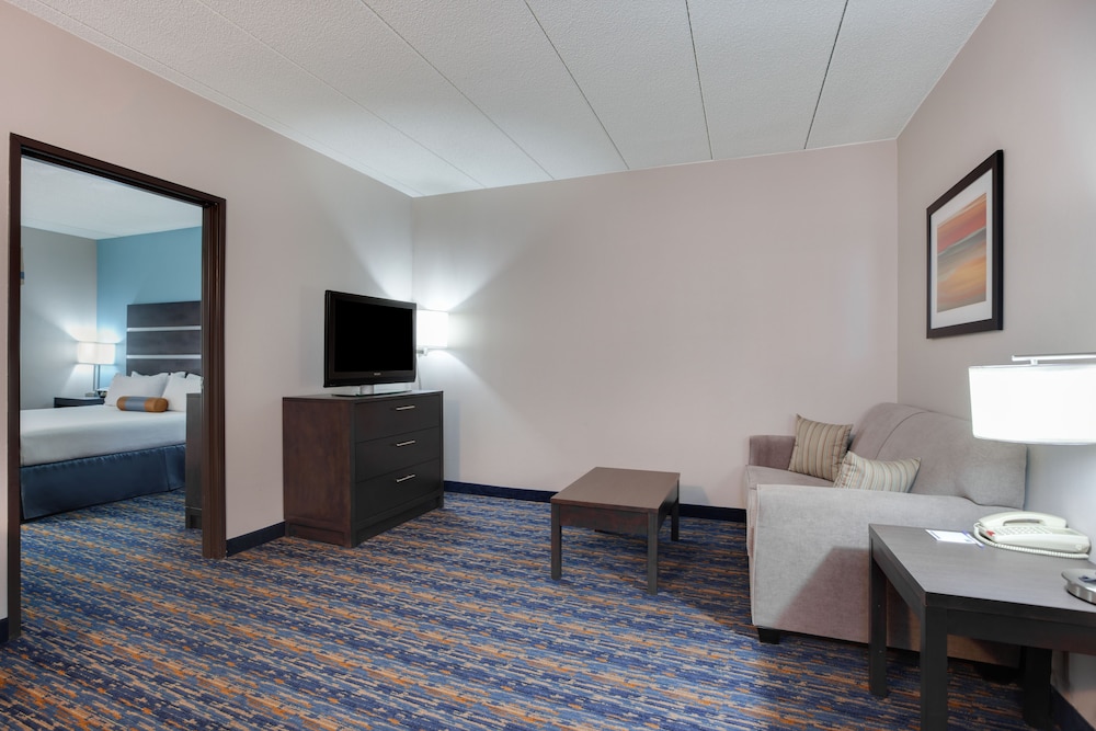Holiday Inn Express & Suites I-95 Capitol Beltway-Largo 30/57