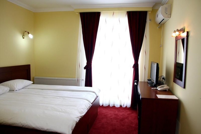 Parlament Hotel 8/21
