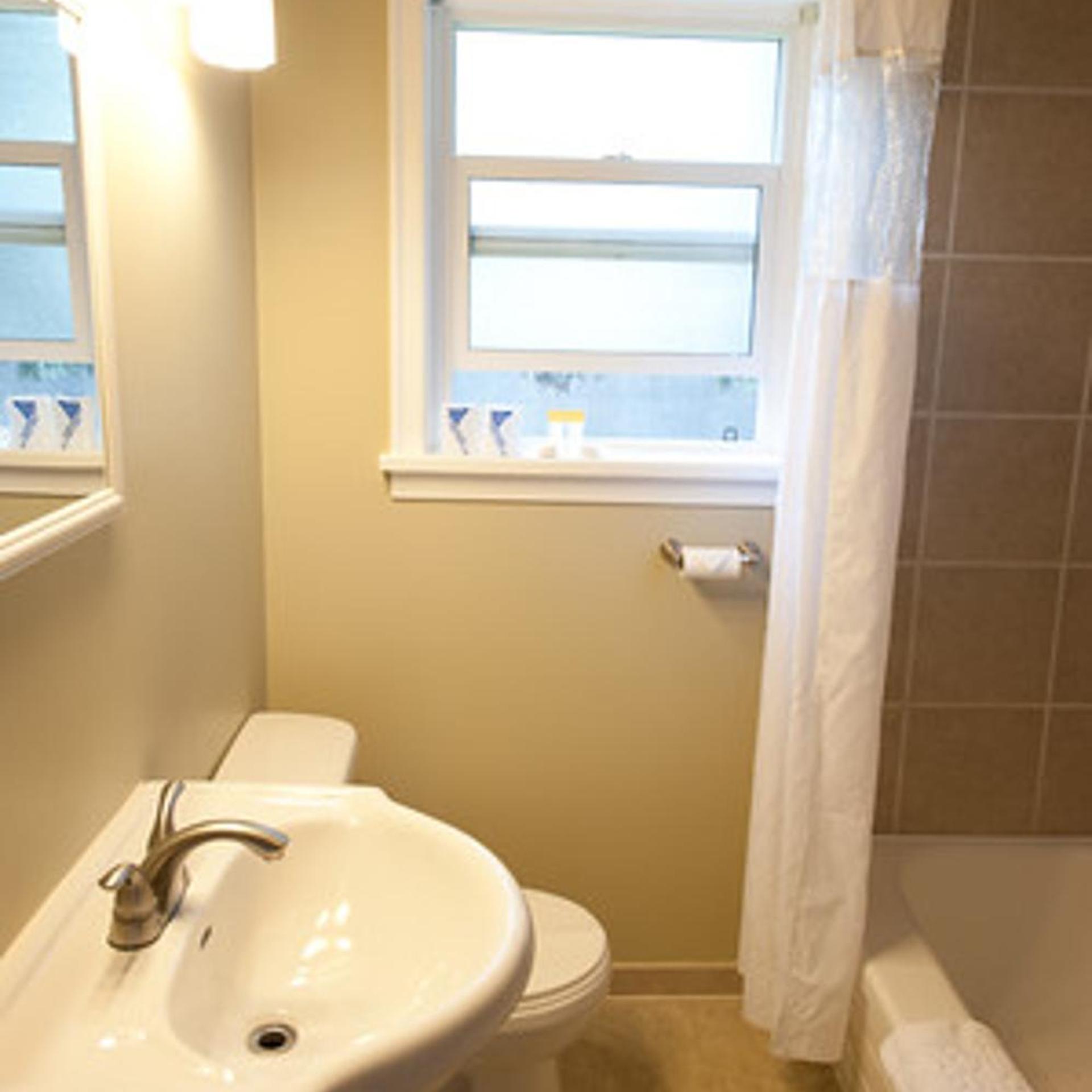 Alpine Inn & Suites 44/50