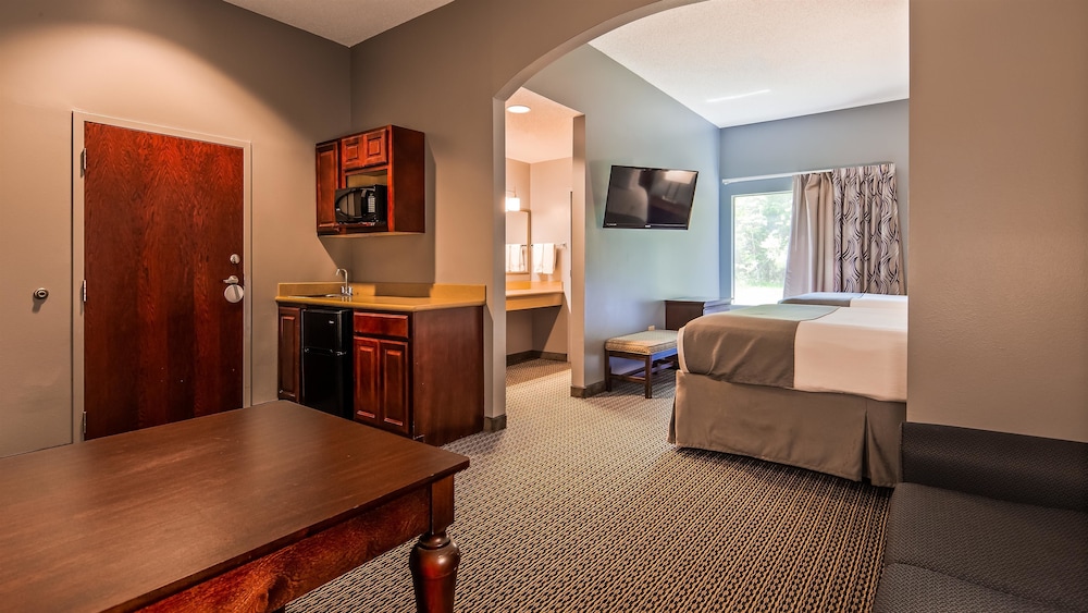 Best Western Plus Two Rivers Hotel & Suites 27/35