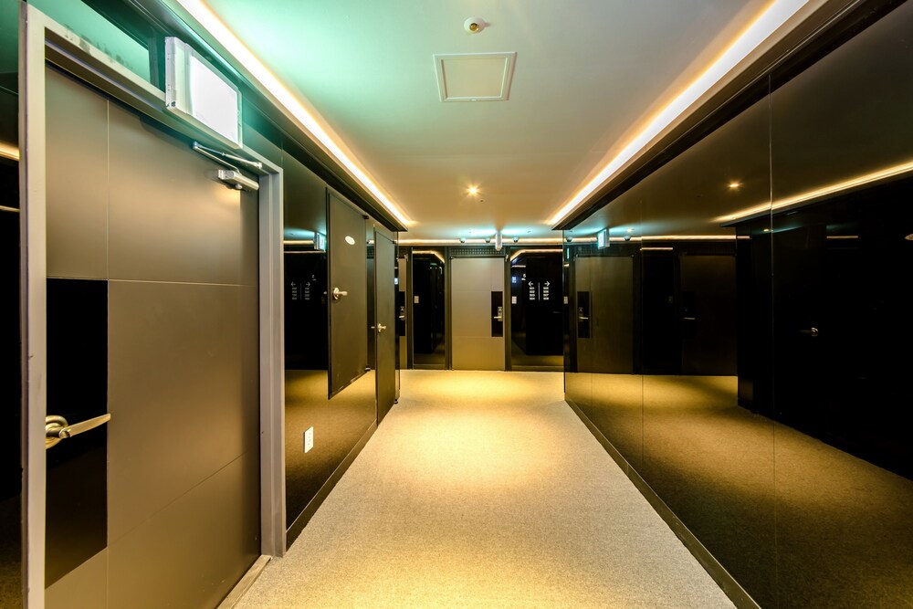 Publico Hotel 6/50