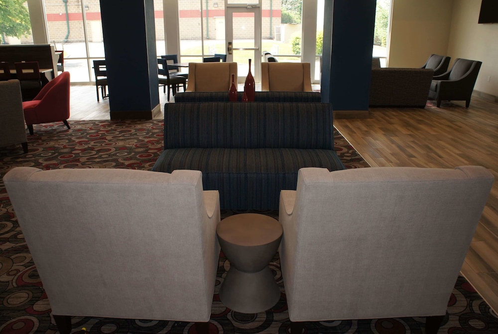 La Quinta Inn & Suites by Wyndham Bloomington 47/64