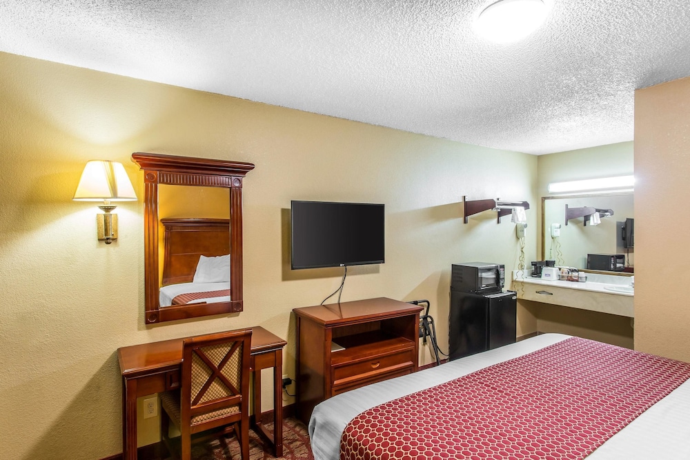 Rodeway Inn Goodlettsville South, TN 24/25