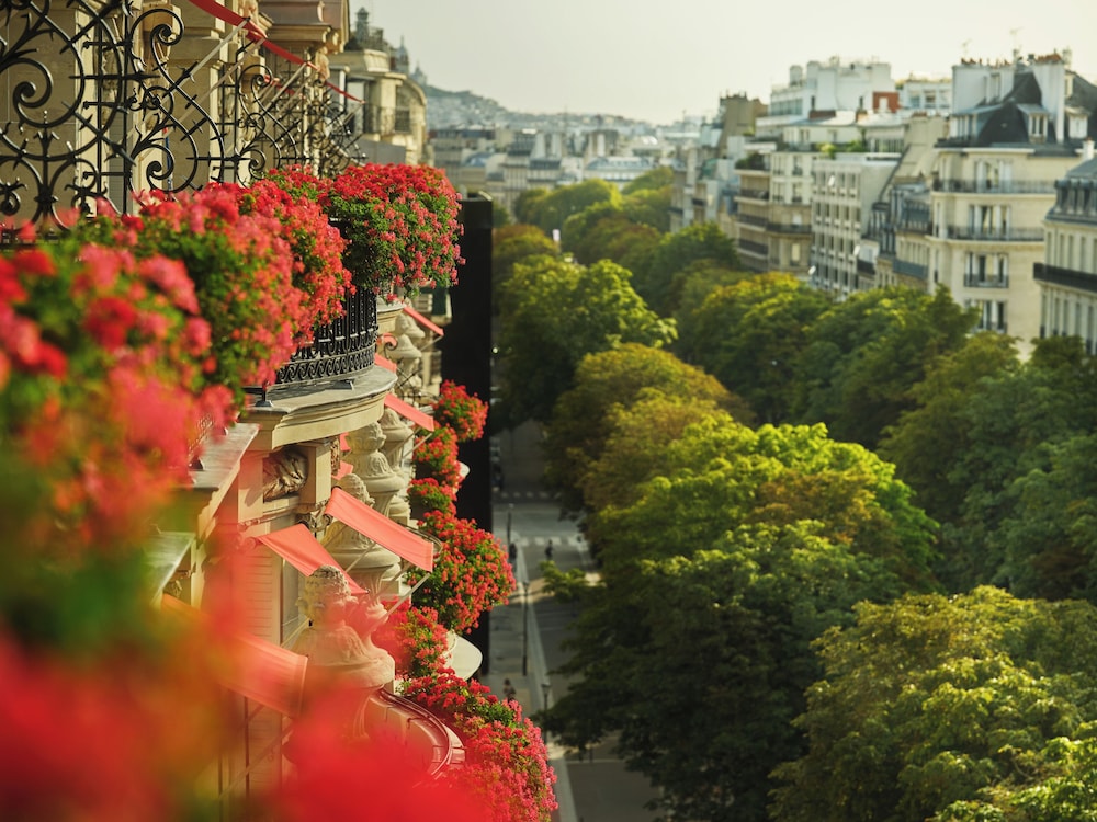 Hotel Plaza Athenee 72/79