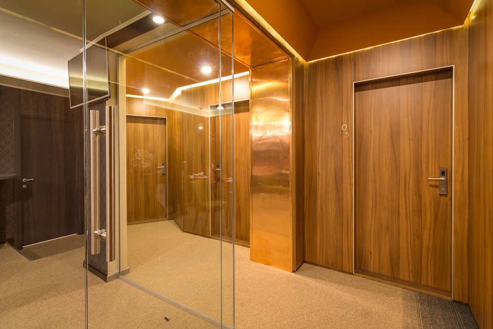 Privilege Suites By Central Park 41/69
