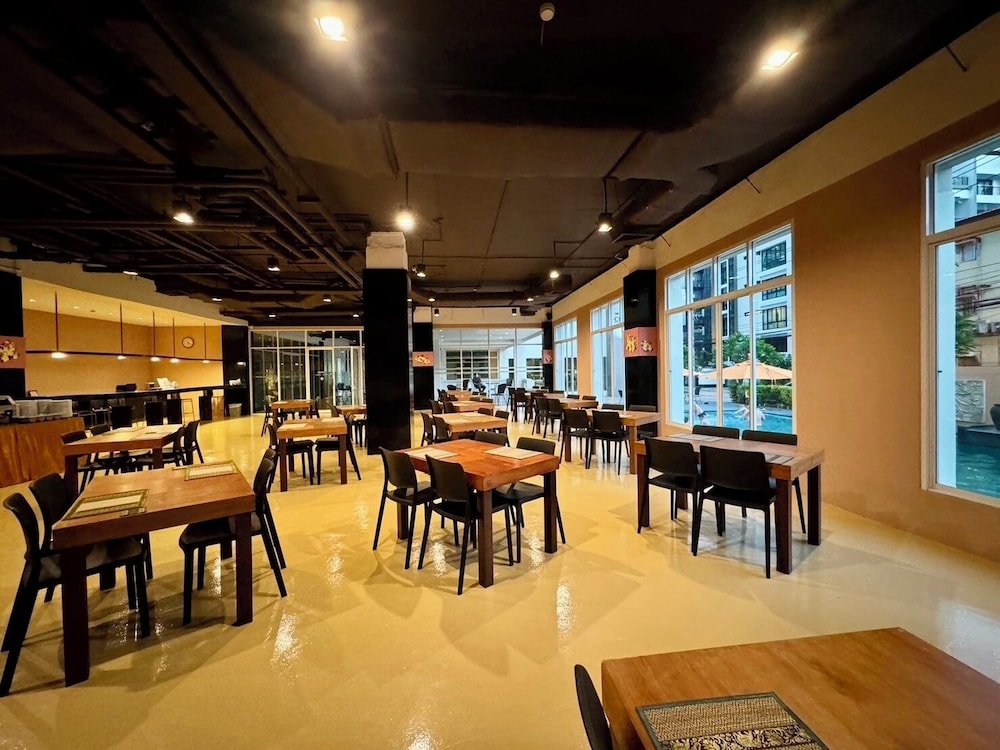 CROWN PATTAYA BEACH HOTEL 47/58