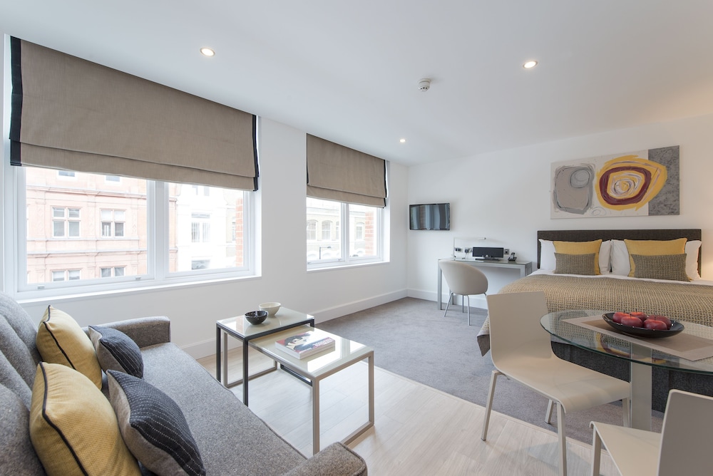 The Rosebery 32/41