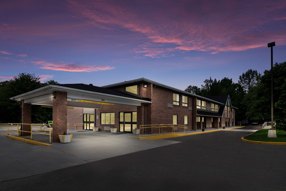 SureStay Hotel by Best Western Lewiston 3/33