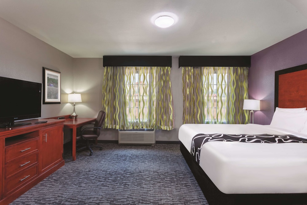 La Quinta Inn & Suites by Wyndham Knoxville North I-75 16/58