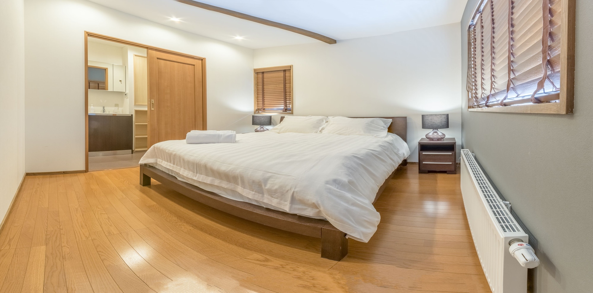 2 BEDROOMS