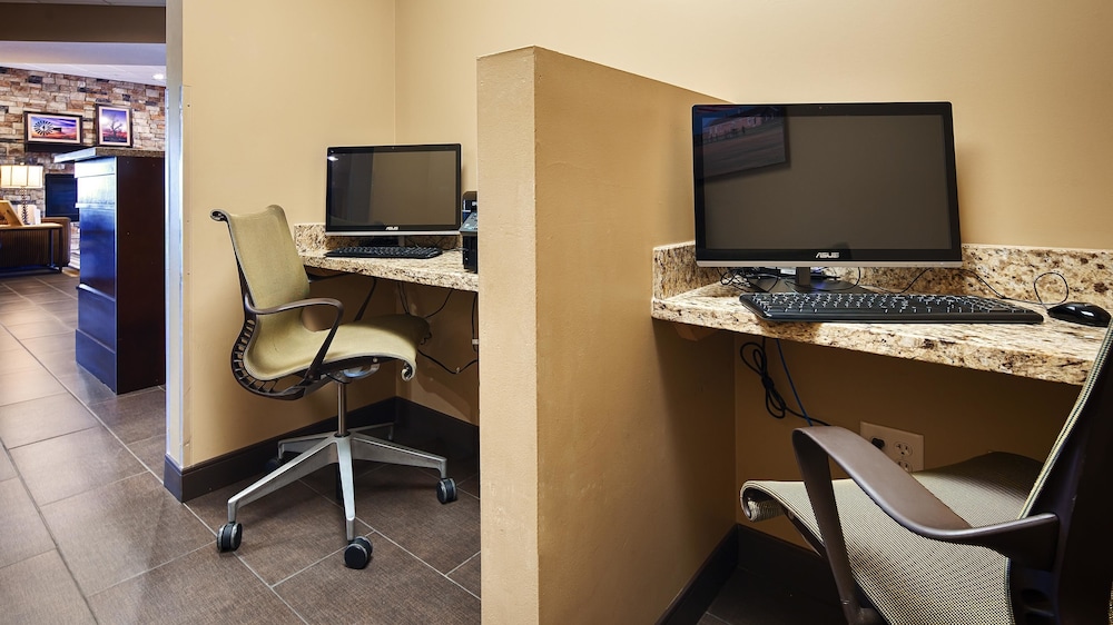 Best Western Plus Night Watchman Inn & Suites 22/22